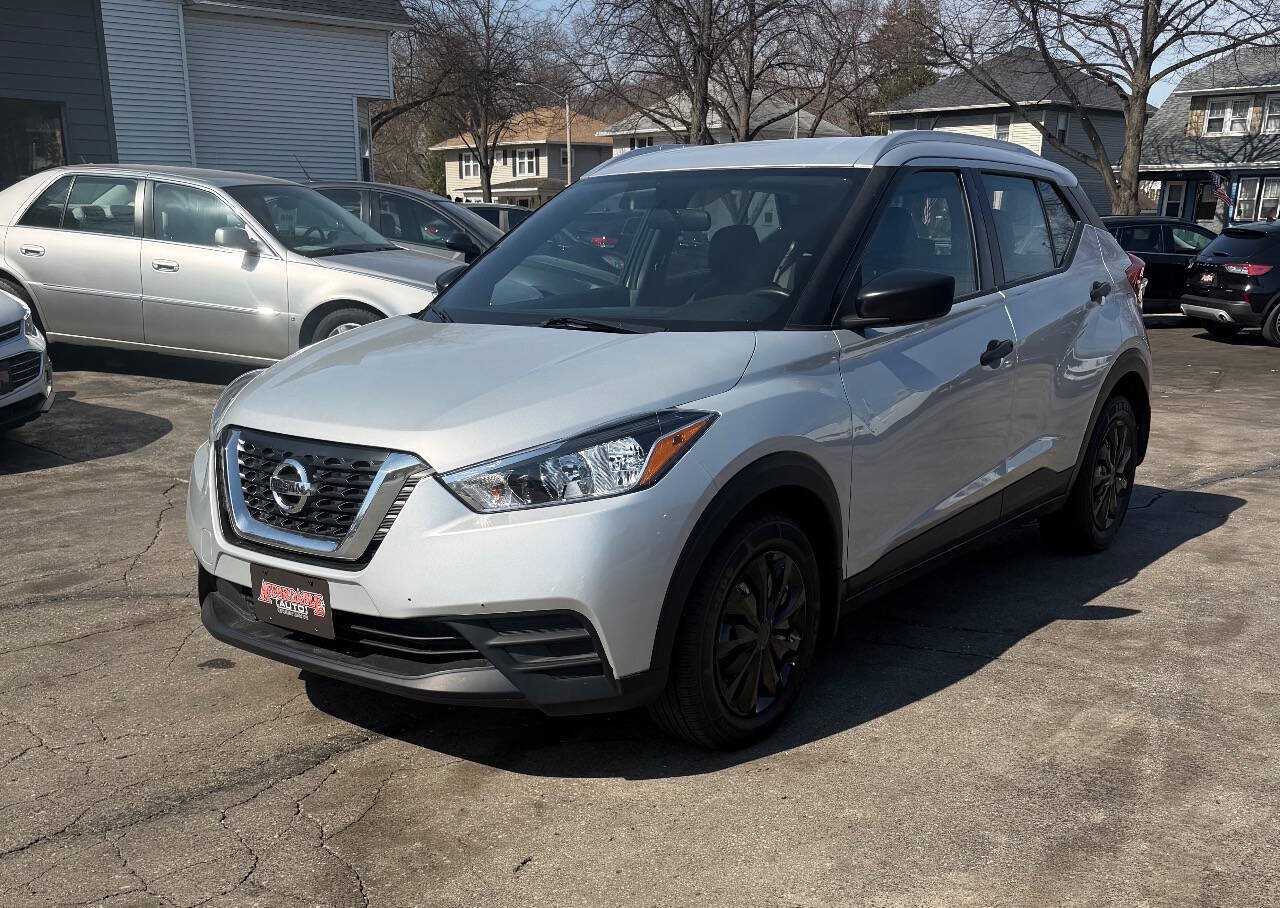 Used 2019 Nissan Kicks S FWD image 2
