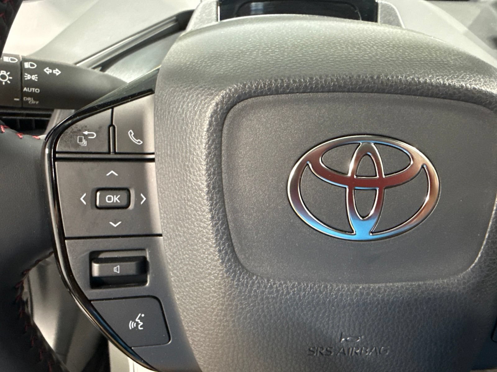 New 2025 Toyota Prius Plug-In Hybrid w/ Limited Premium Package FWD image 33
