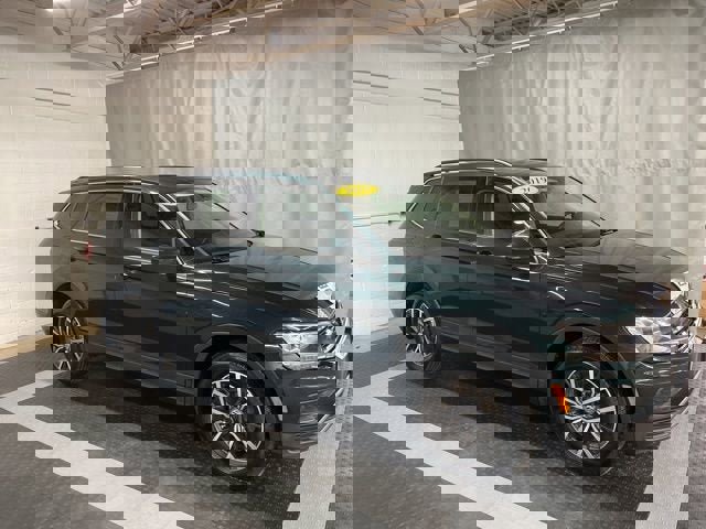 Used 2019 Volkswagen Tiguan SE w/ Panoramic Sunroof Package image 2