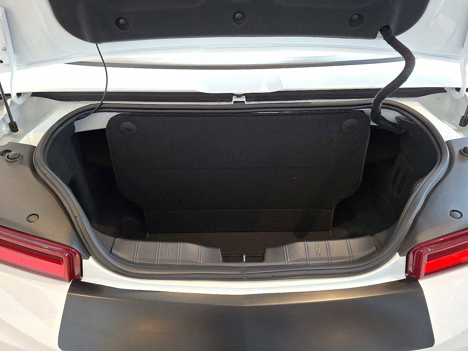 Used 2018 Chevrolet Camaro ZL1 image 27