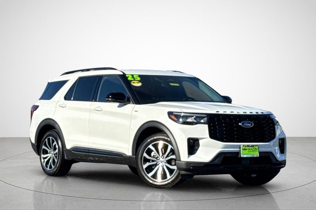 Used 2025 Ford Explorer ST-Line RWD image 2