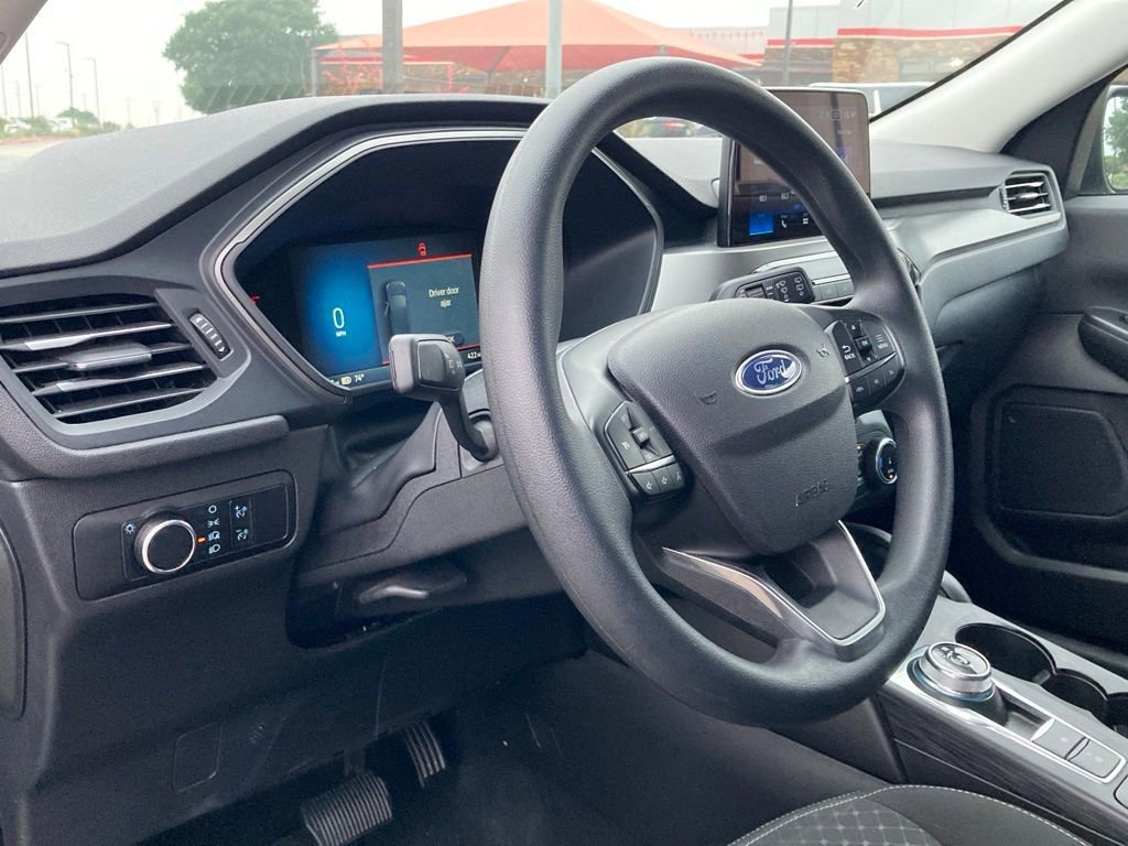 Used 2025 Ford Escape Active AWD/4WD image 9