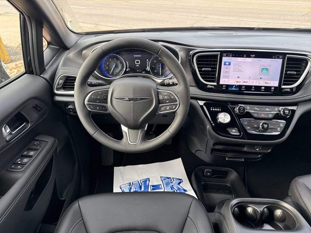 New 2026 Chrysler Pacifica Select image 18