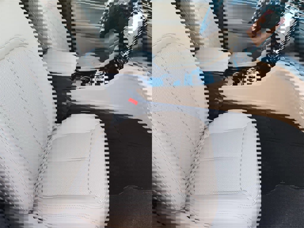 New 2025 Jeep Grand Cherokee L Limited w/ Luxury Tech Group II image 10