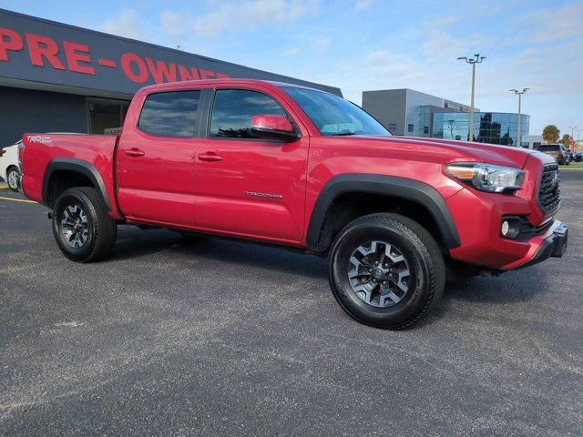 Used 2022 Toyota Tacoma TRD Off-Road image 2