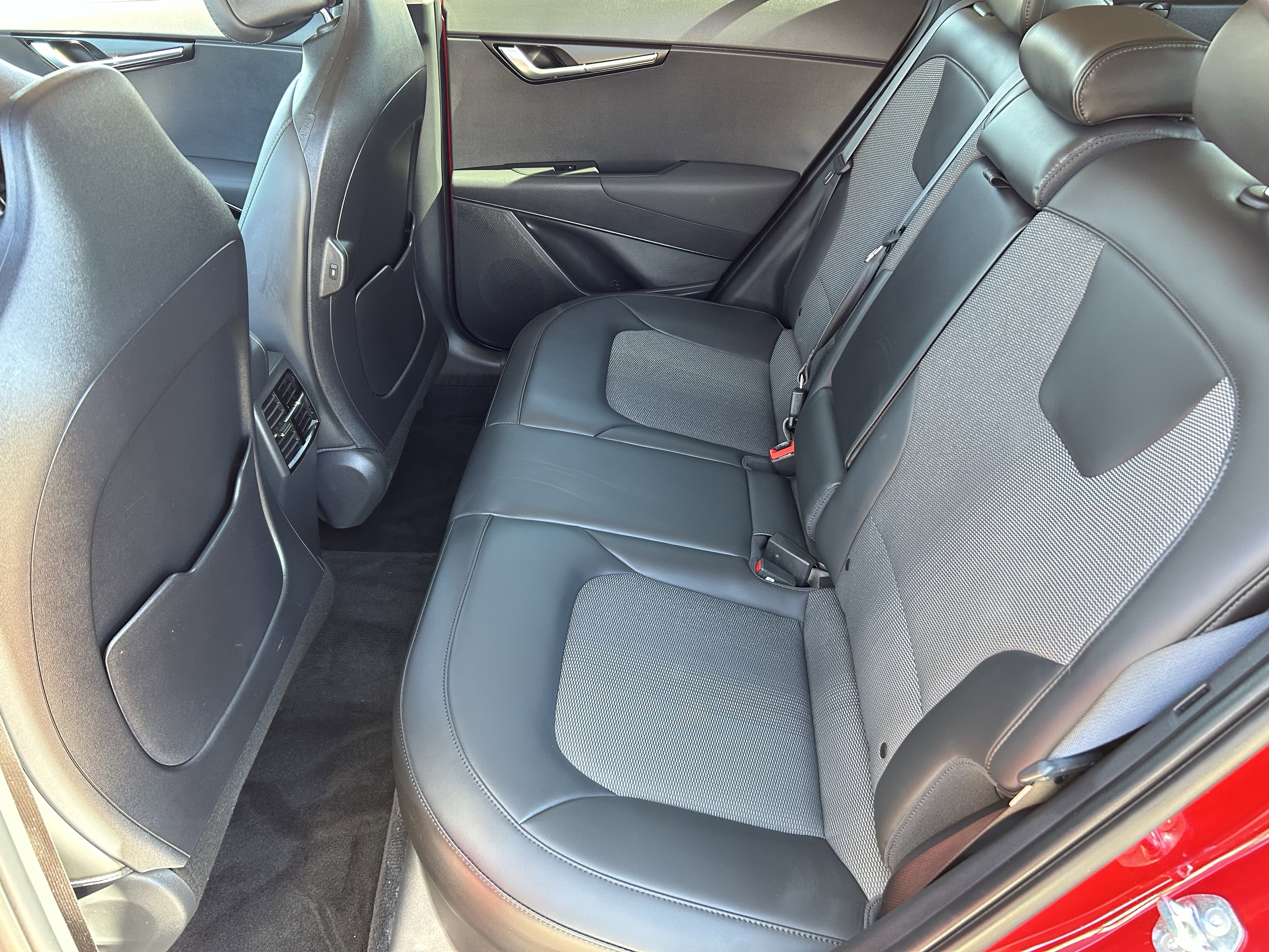 Used 2025 Kia Niro EX image 16