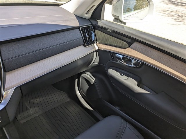 New 2025 Volvo XC90 B6 Plus image 18