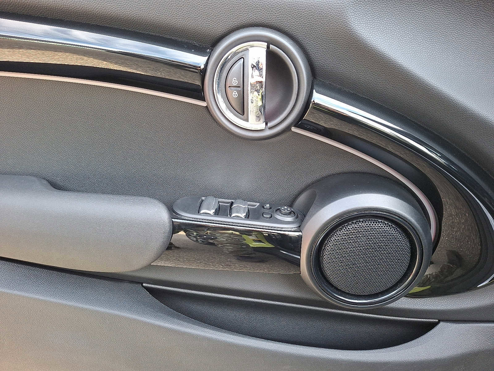 Used 2022 MINI Cooper S w/ Driver Assistance Package image 12