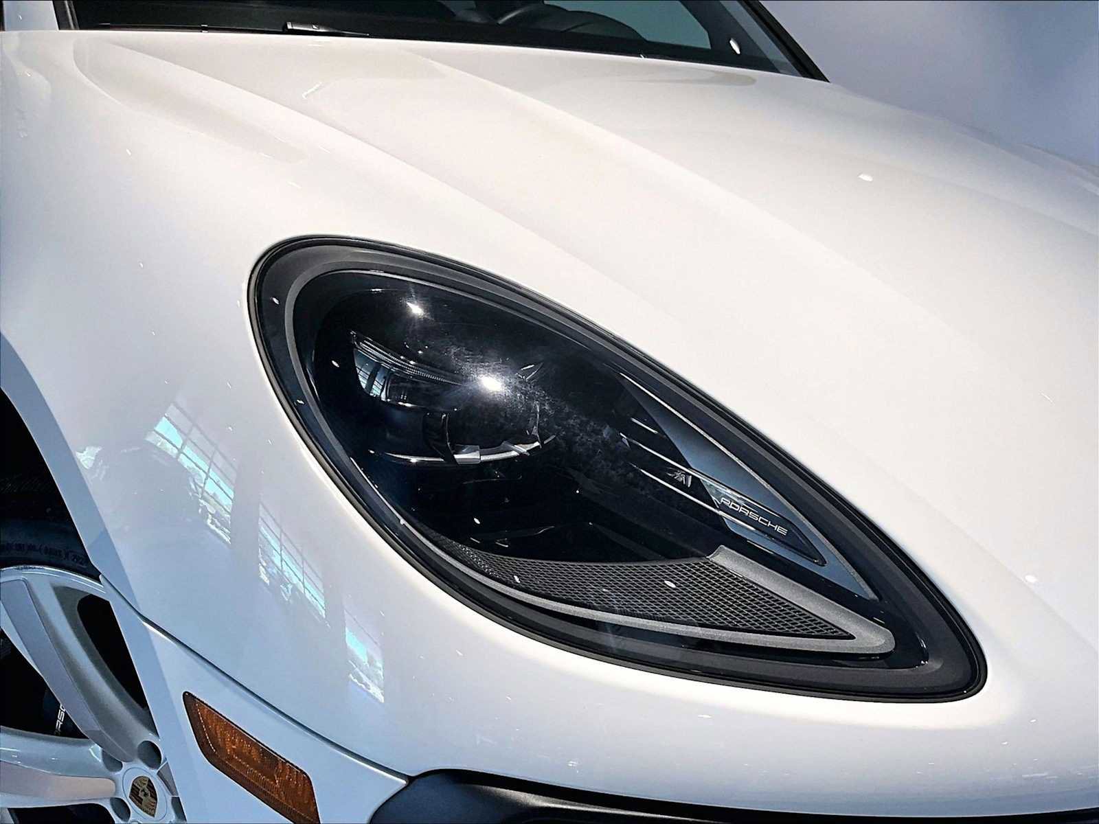 Used 2025 Porsche Macan image 15