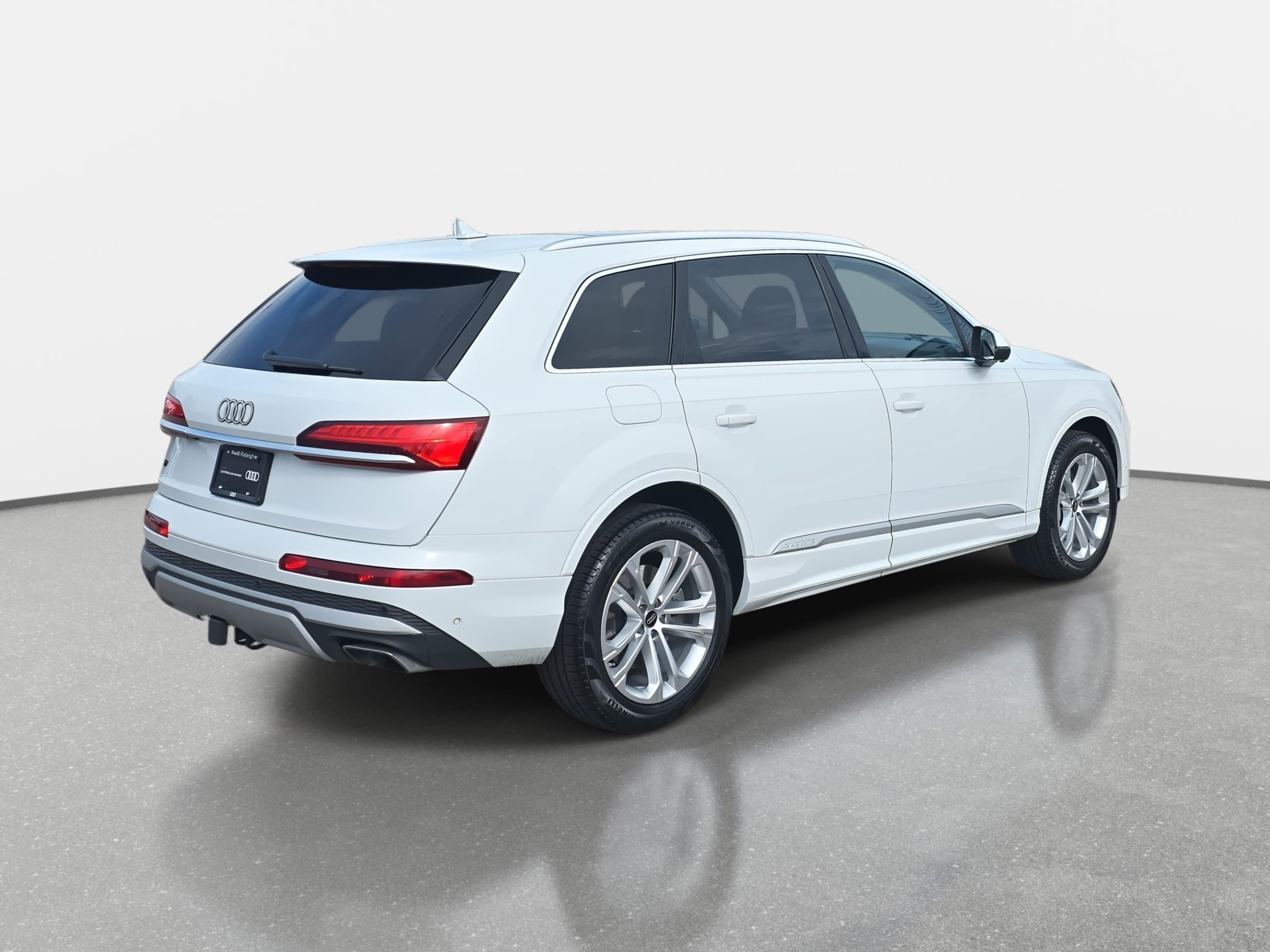 Certified 2025 Audi Q7 2.0T Premium w/ Convenience Package image 5