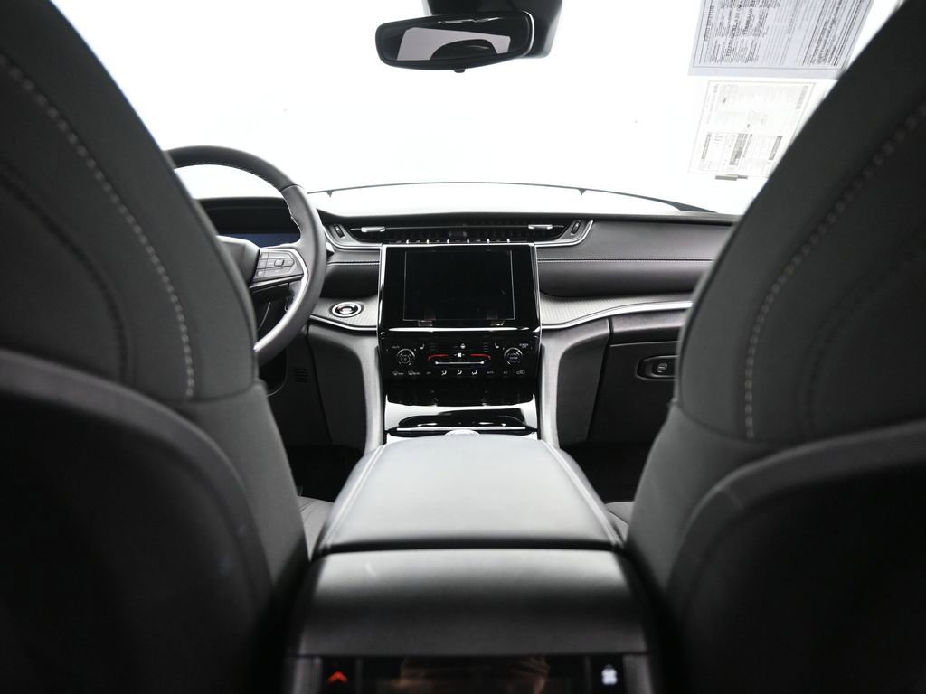 Used 2024 Jeep Grand Cherokee L Laredo w/ Luxury Tech Group I image 26