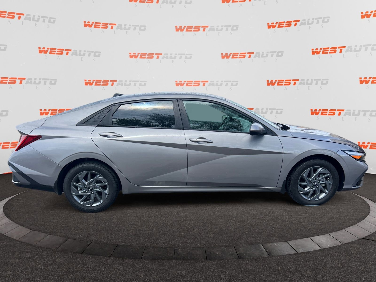 Used 2024 Hyundai Elantra Blue FWD image 6