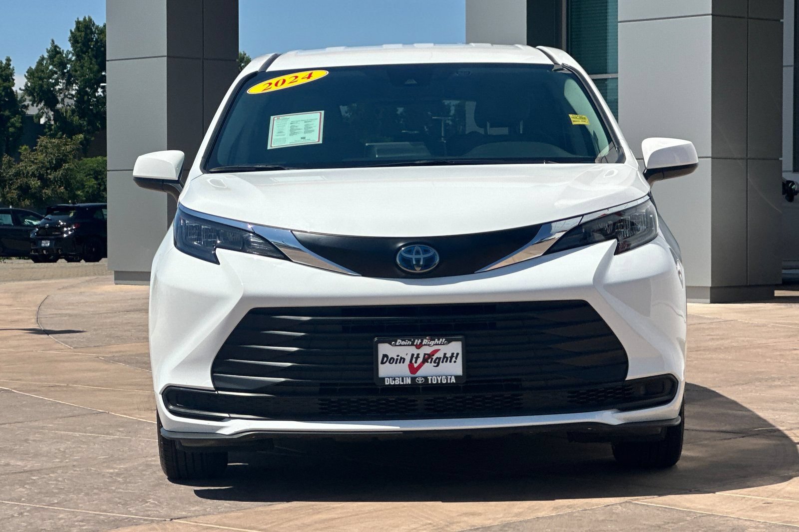 Certified 2024 Toyota Sienna LE AWD/4WD image 11