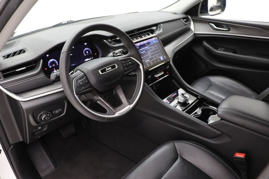 Used 2023 Jeep Grand Cherokee Limited AWD/4WD image 14