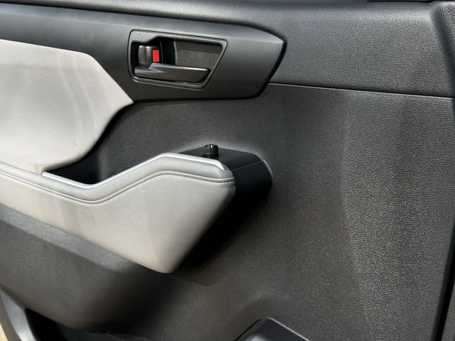 Used 2023 Toyota Highlander LE FWD image 25