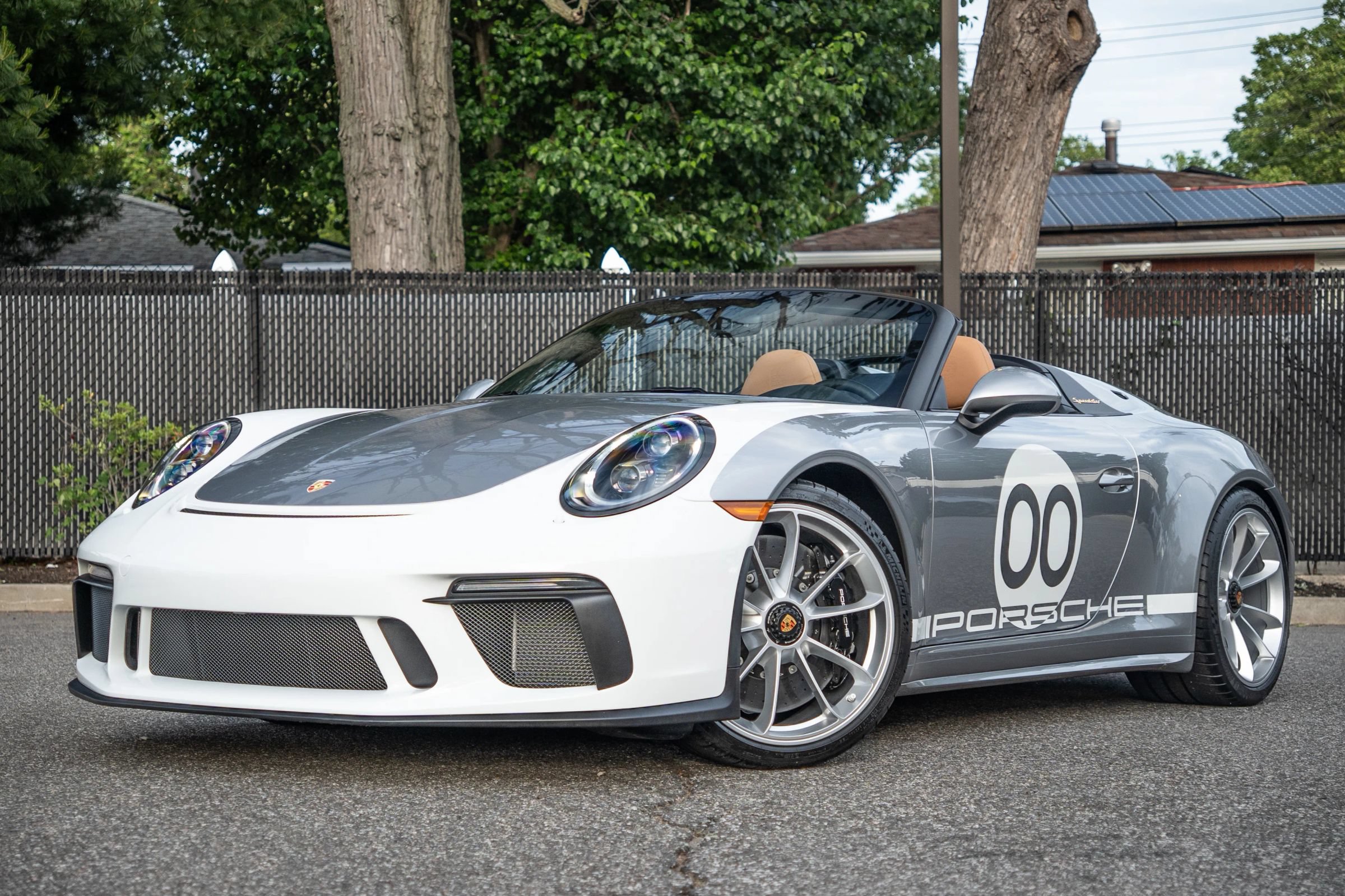 Used 2019 Porsche 911 Speedster RWD image 3