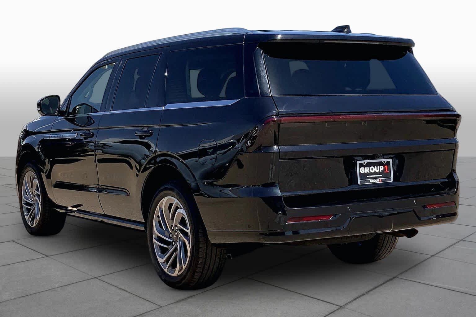 Used 2025 Lincoln Navigator Reserve AWD/4WD image 23