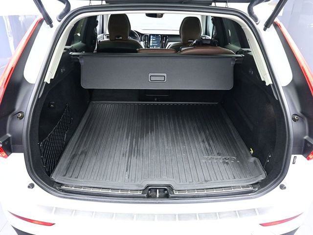 Used 2019 Volvo XC60 T5 Momentum w/ Premium Package image 24