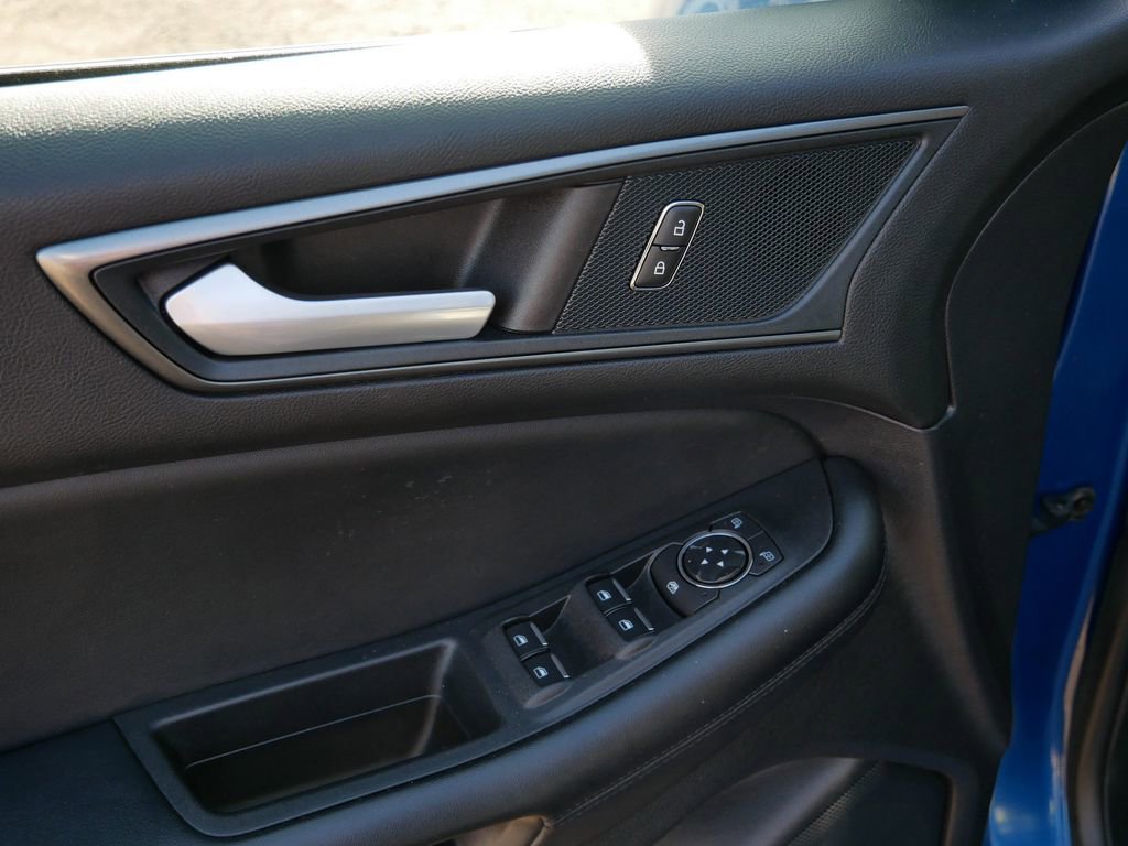 Certified 2022 Ford Edge SE w/ Black Appearance Package AWD/4WD image 16