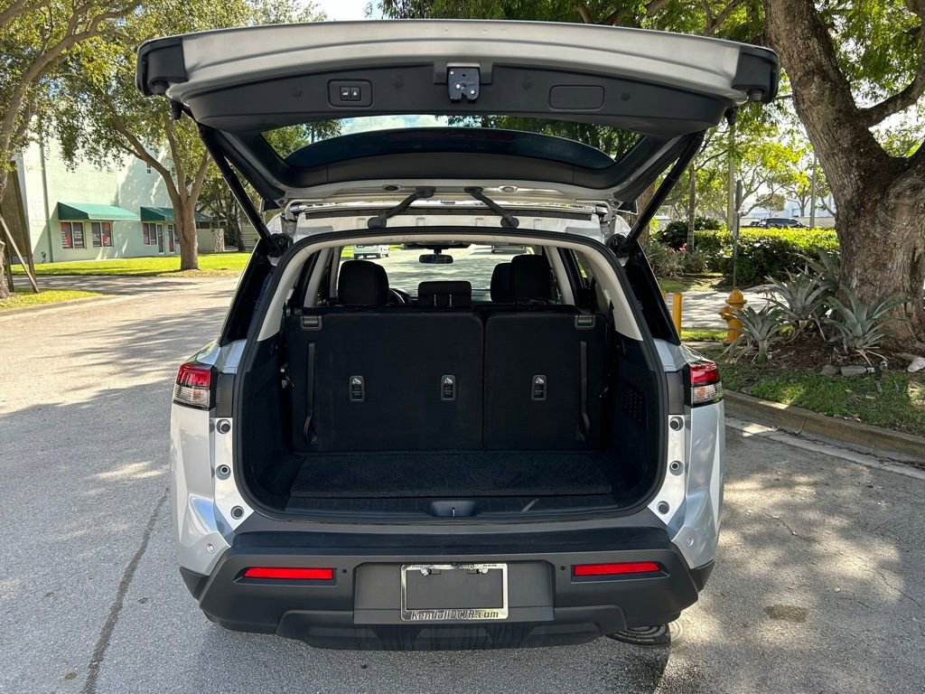 Used 2025 Nissan Pathfinder SV image 34