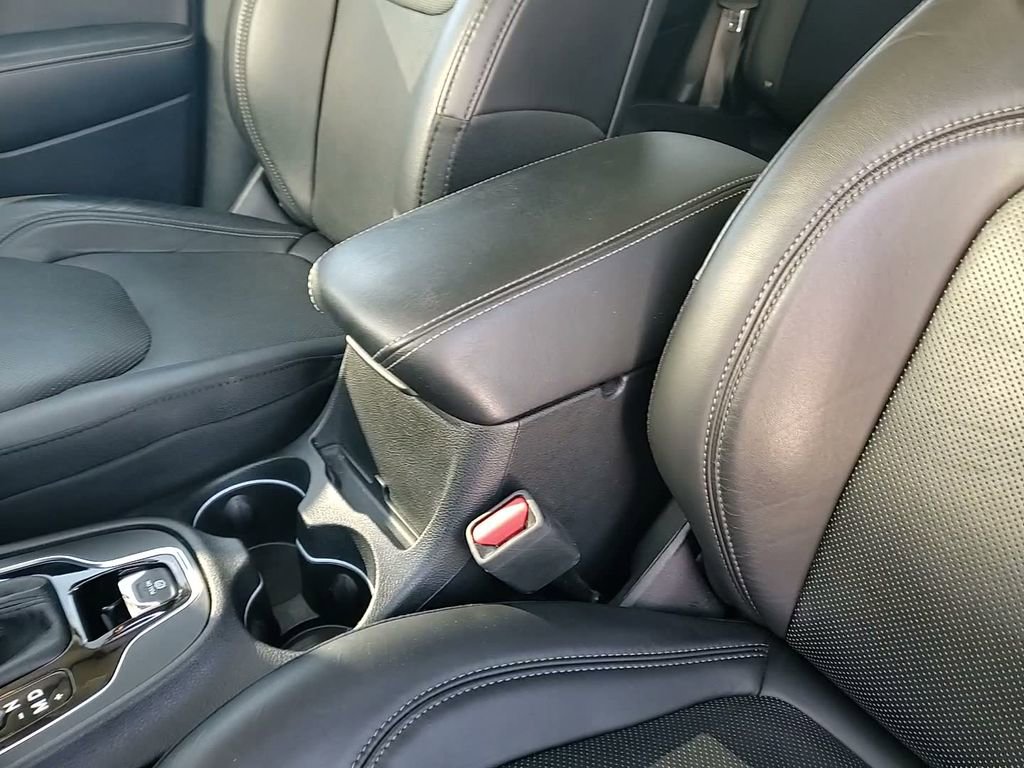 Used 2019 Jeep Cherokee Limited image 32