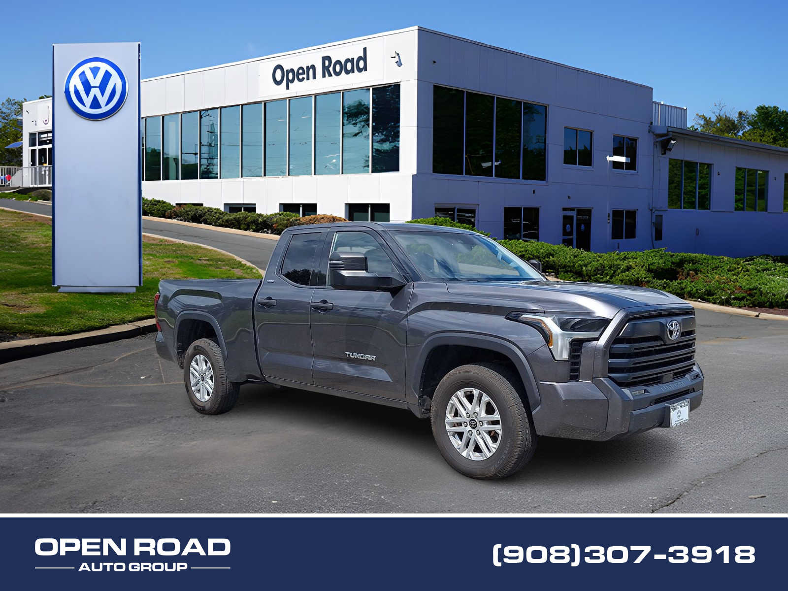 Used 2022 Toyota Tundra SR5 w/ SR5 Convenience Package AWD/4WD image 1