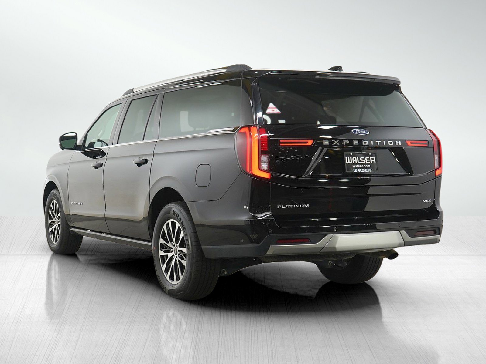 Used 2025 Ford Expedition Max Platinum AWD/4WD image 3