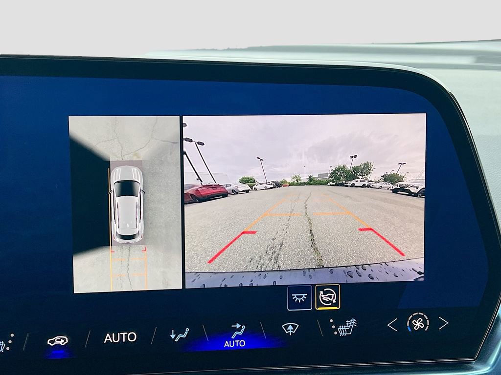 Used 2025 Chevrolet Equinox EV LT w/ Convenience Package image 14