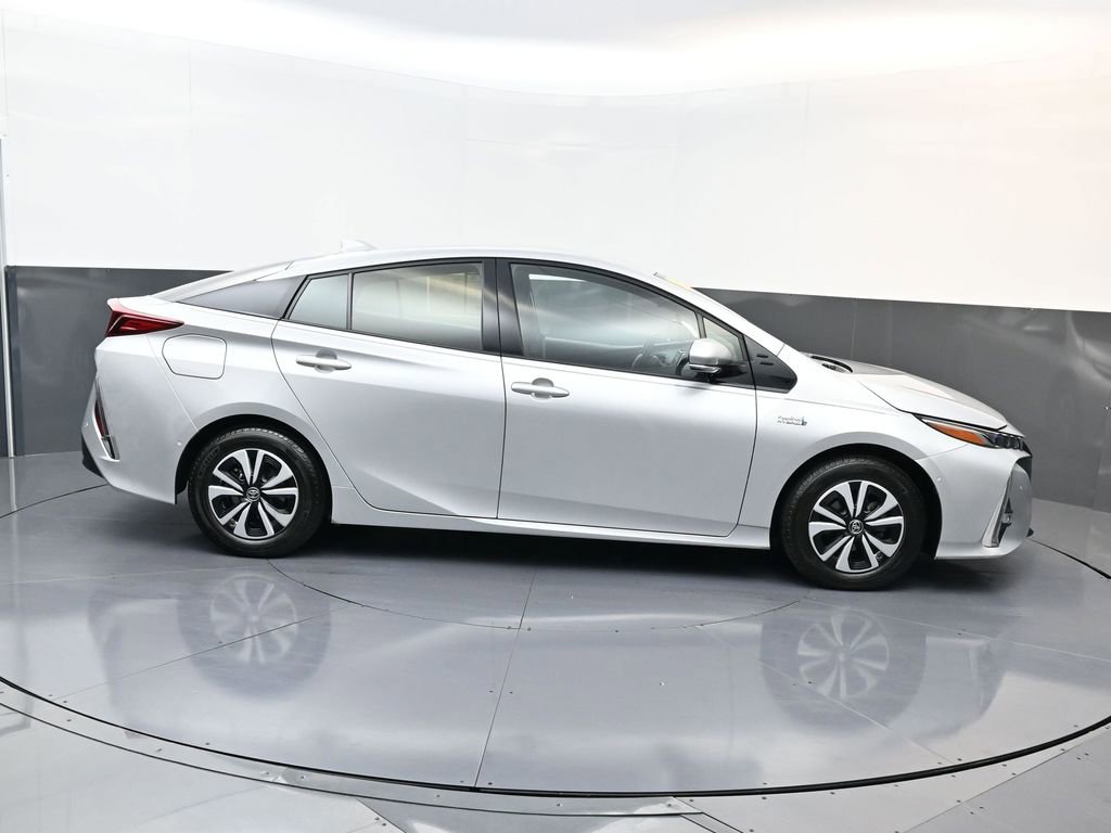 Used 2019 Toyota Prius Prime Advanced image 2