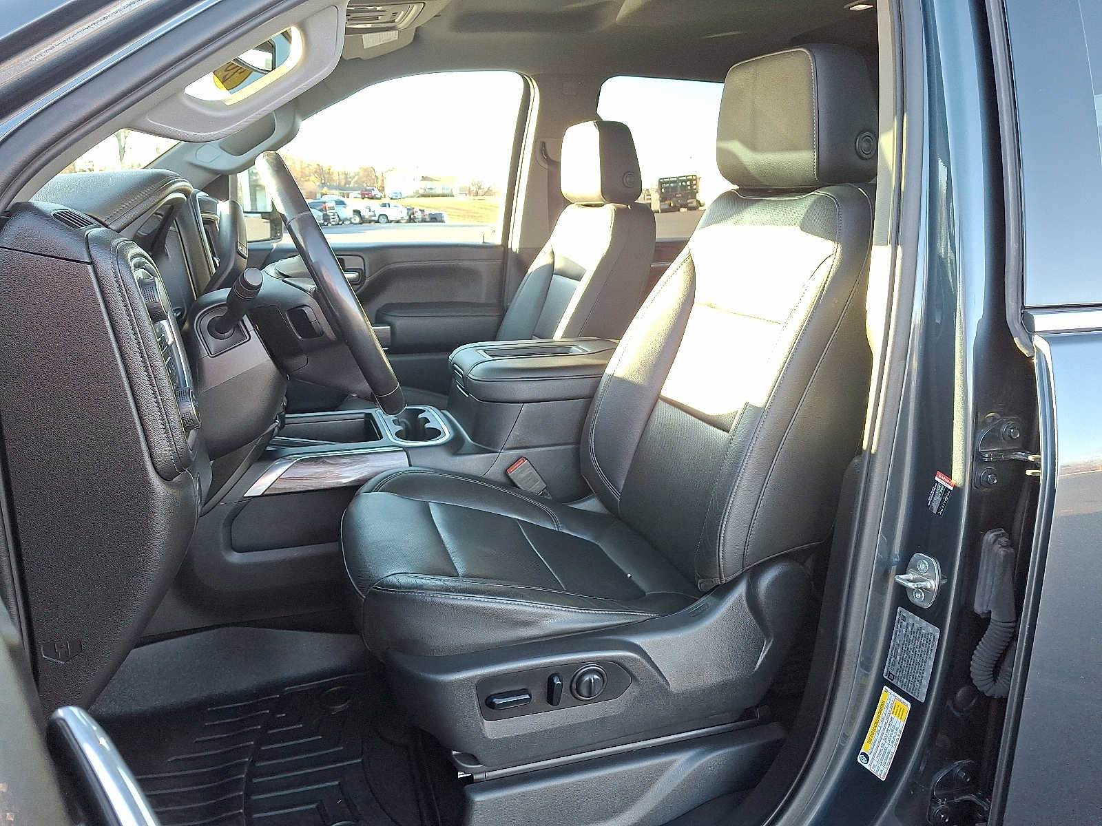 Used 2020 Chevrolet Silverado 2500 LTZ w/ LTZ Plus Package image 13