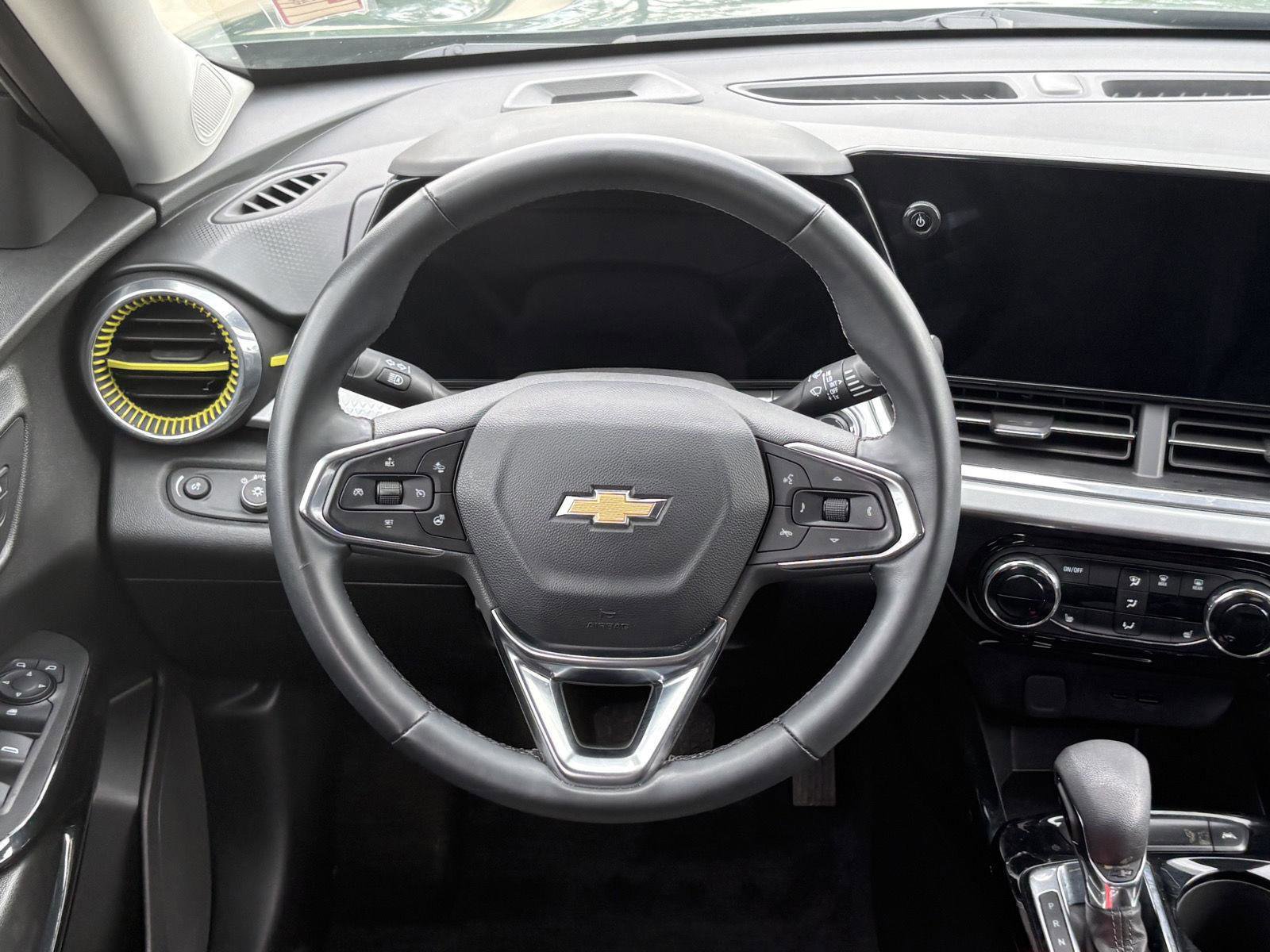 Used 2025 Chevrolet Trax LT w/ Driver Confidence Package FWD image 8
