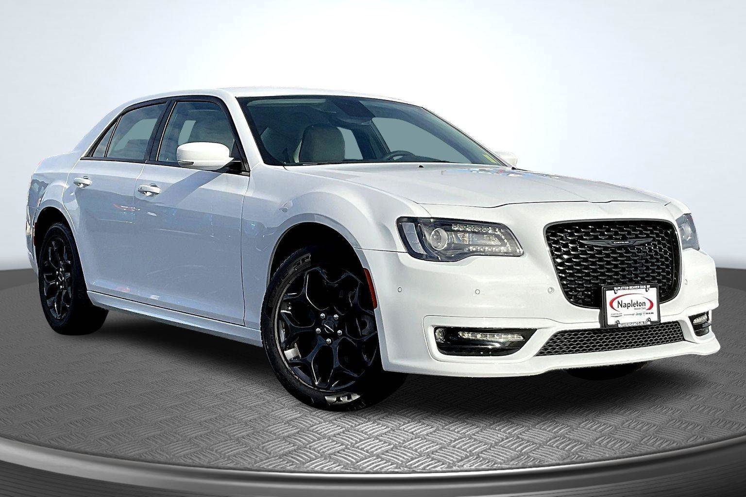 Used 2023 Chrysler 300 Touring L image 12