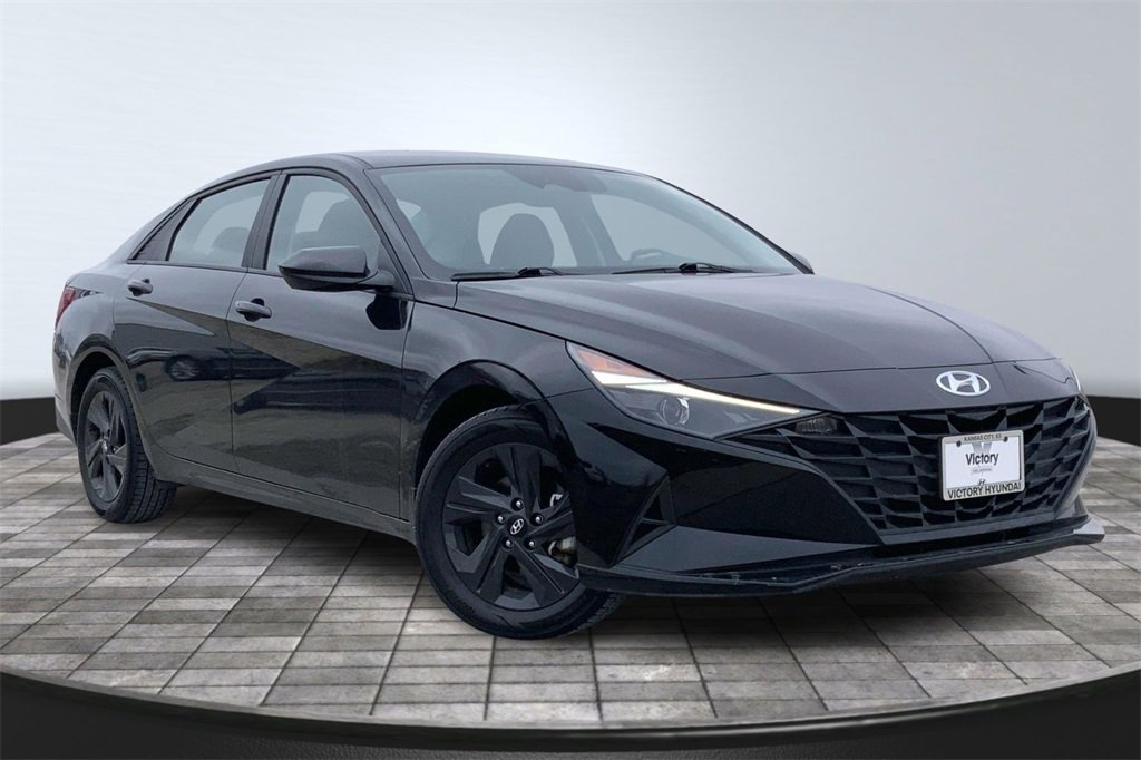 Used 2023 Hyundai Elantra SEL image 3