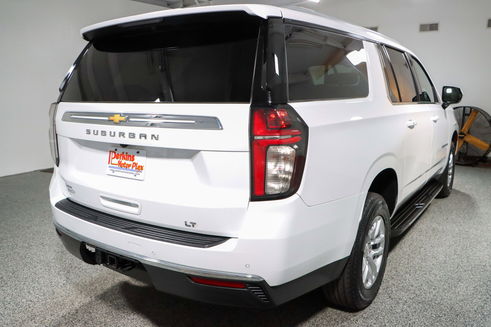 Used 2023 Chevrolet Suburban LT image 7