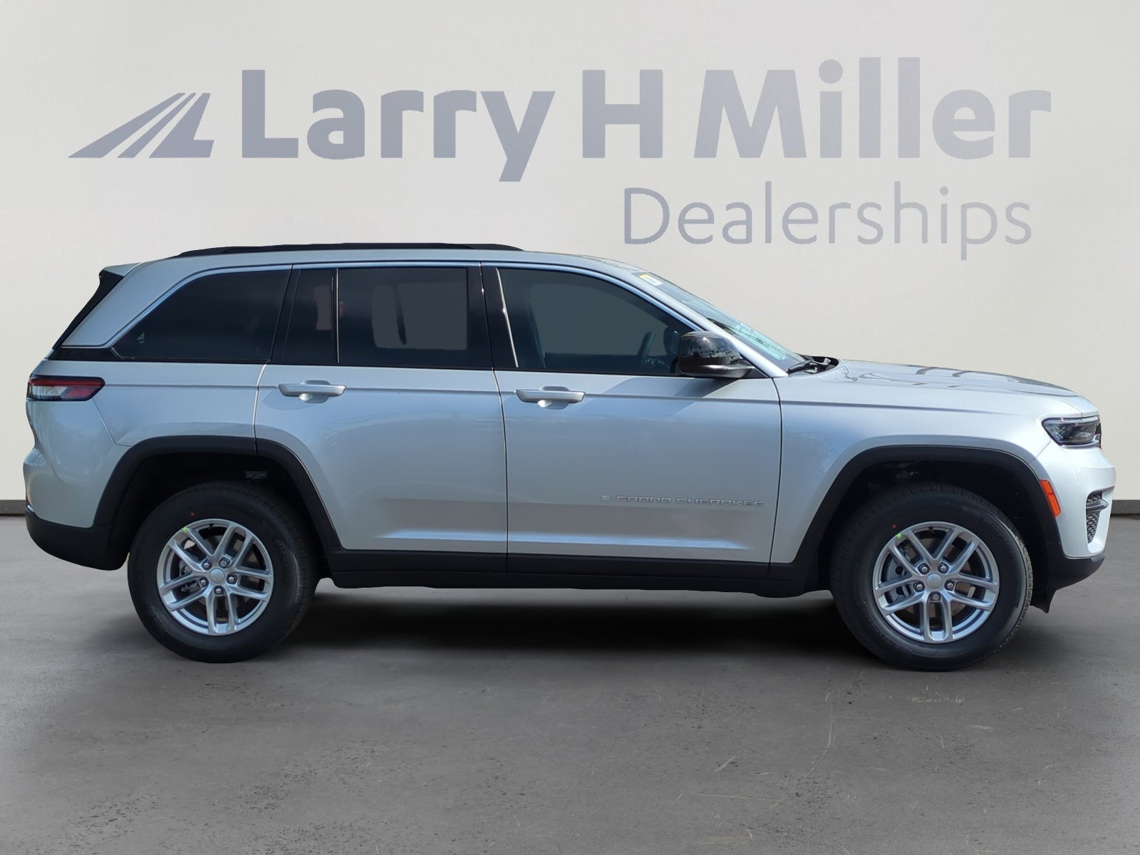 New 2026 Jeep Grand Cherokee Laredo image 6