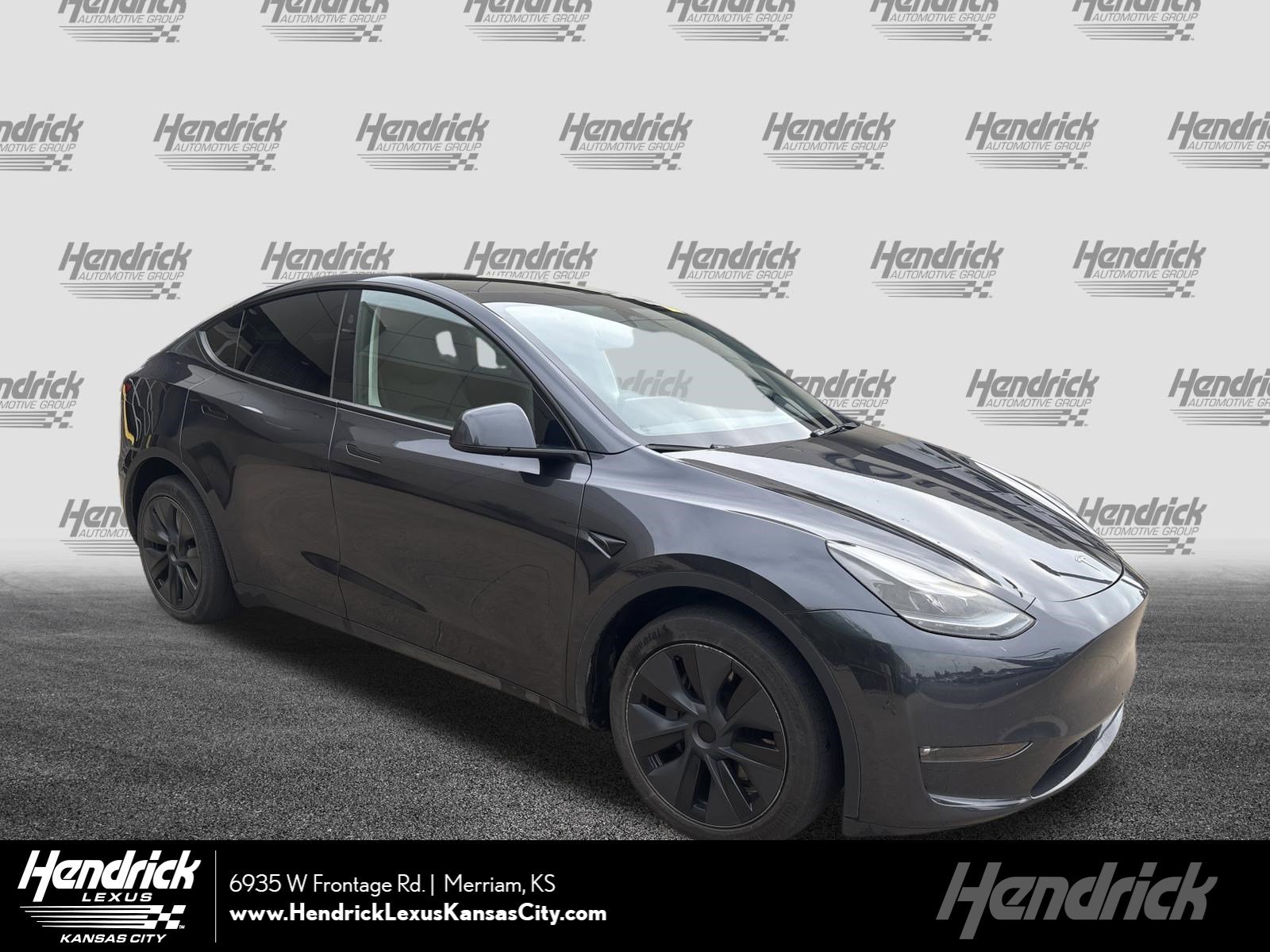 Used 2024 Tesla Model Y Long Range AWD/4WD image 1