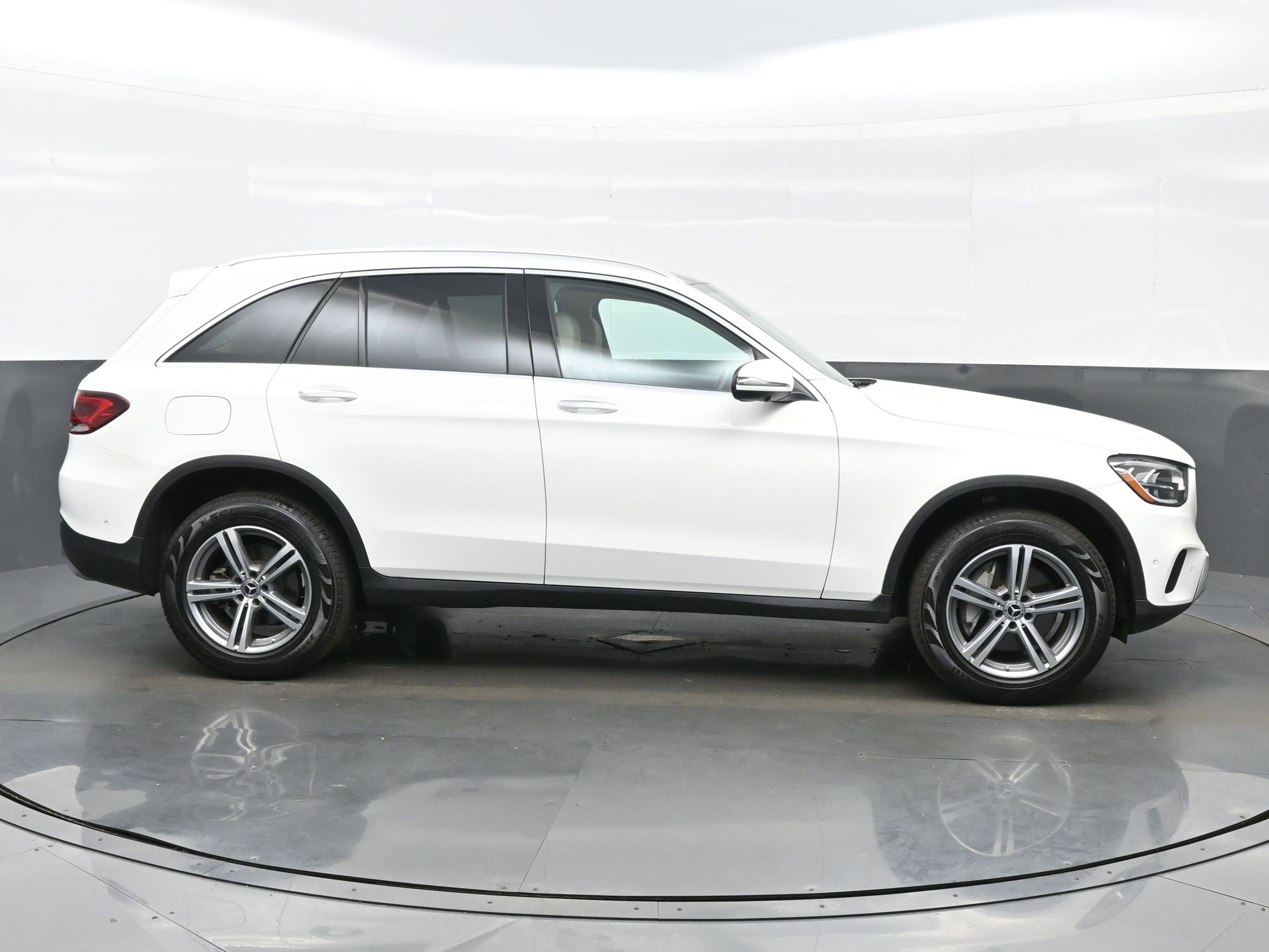 Used 2022 Mercedes-Benz GLC 300 4MATIC image 7