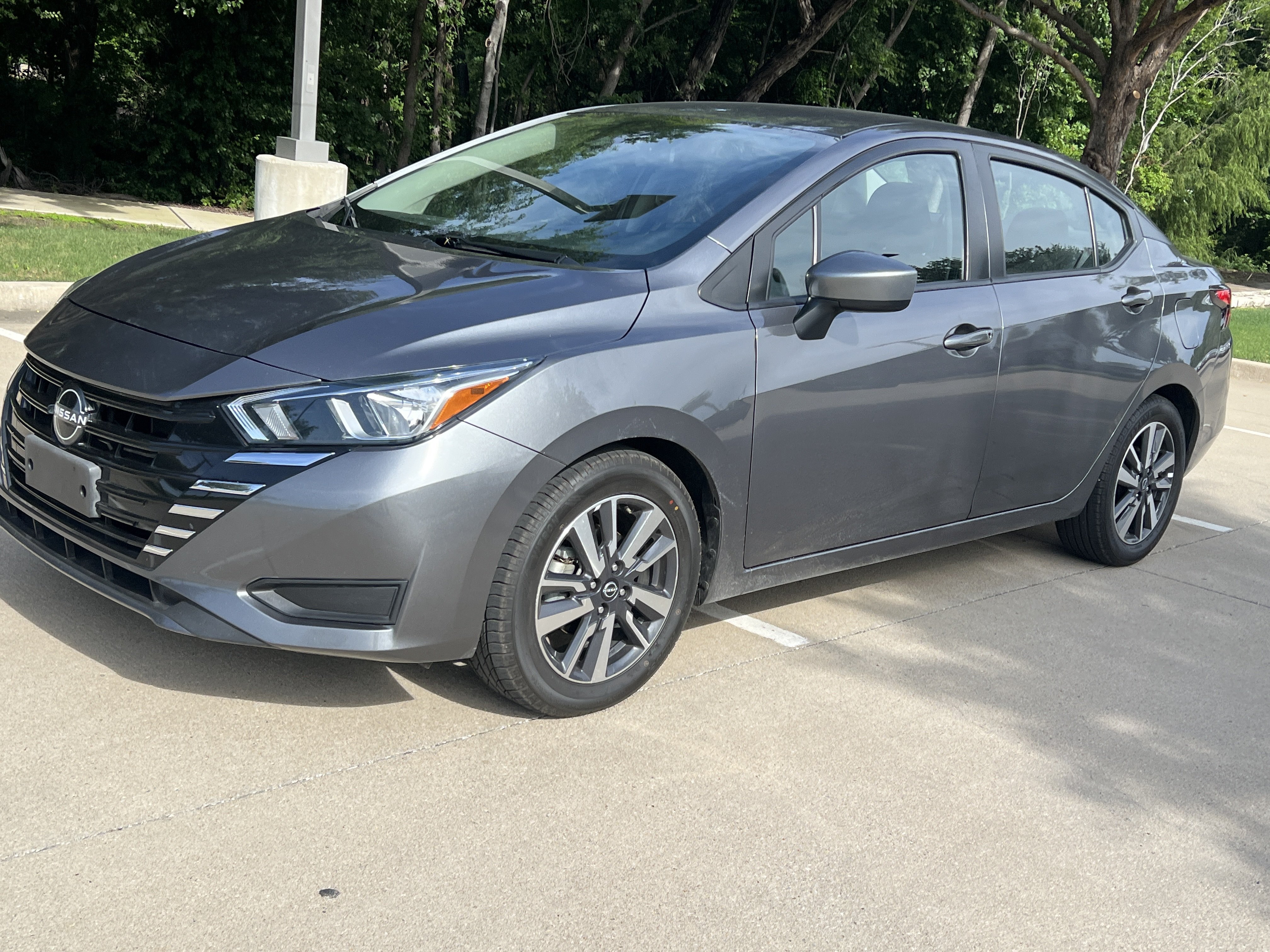 Used 2023 Nissan Versa SV FWD image 5