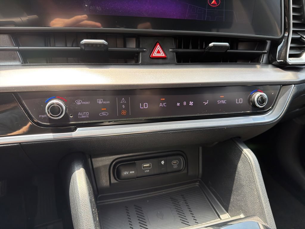 Certified 2024 Kia Sportage EX AWD/4WD image 12