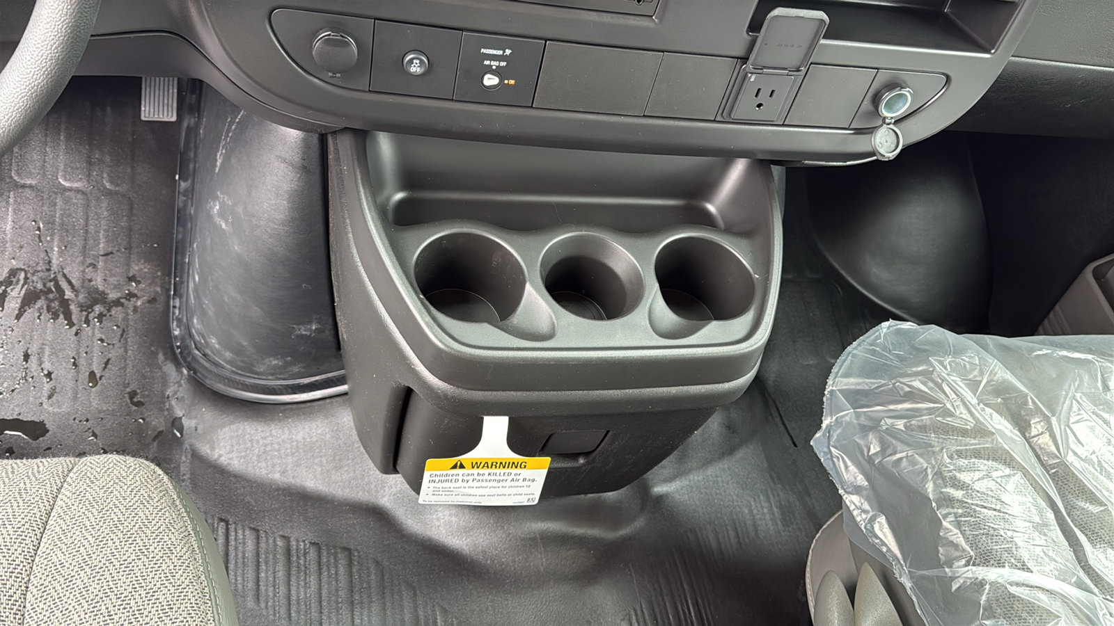 New 2026 GMC Savana 3500 Extended RWD image 14