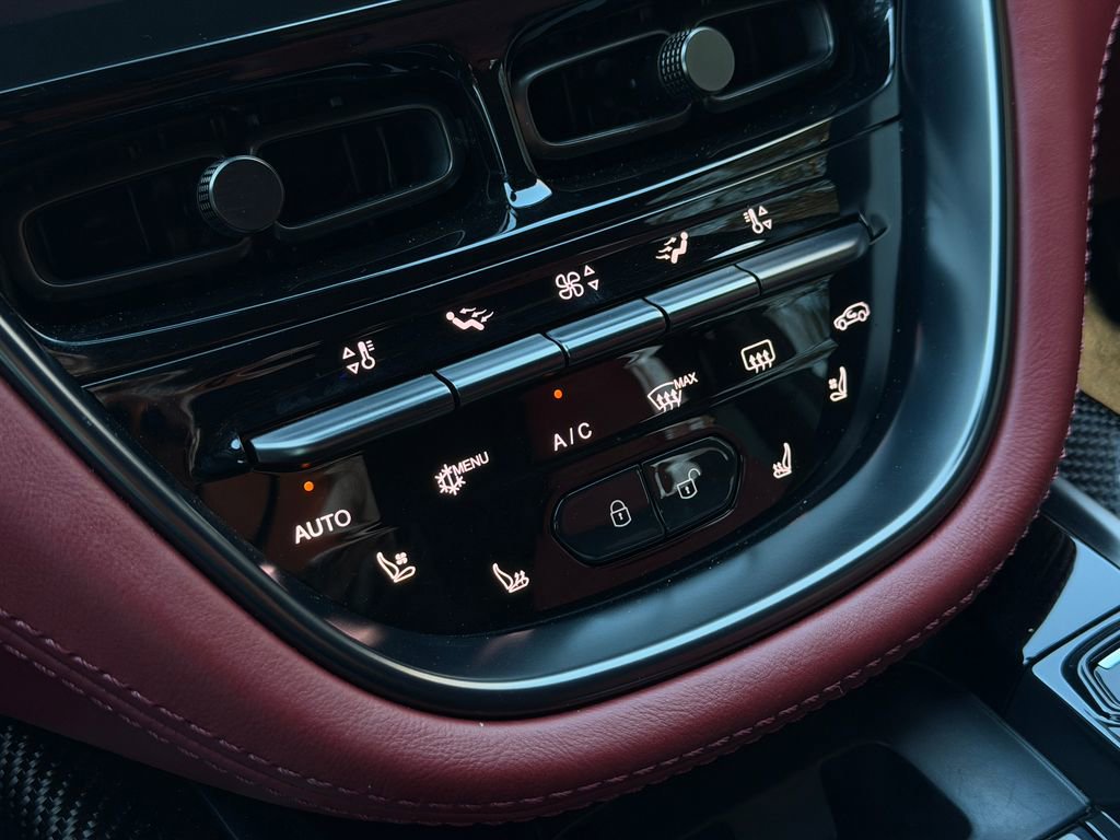 Used 2021 Aston Martin DBX image 33