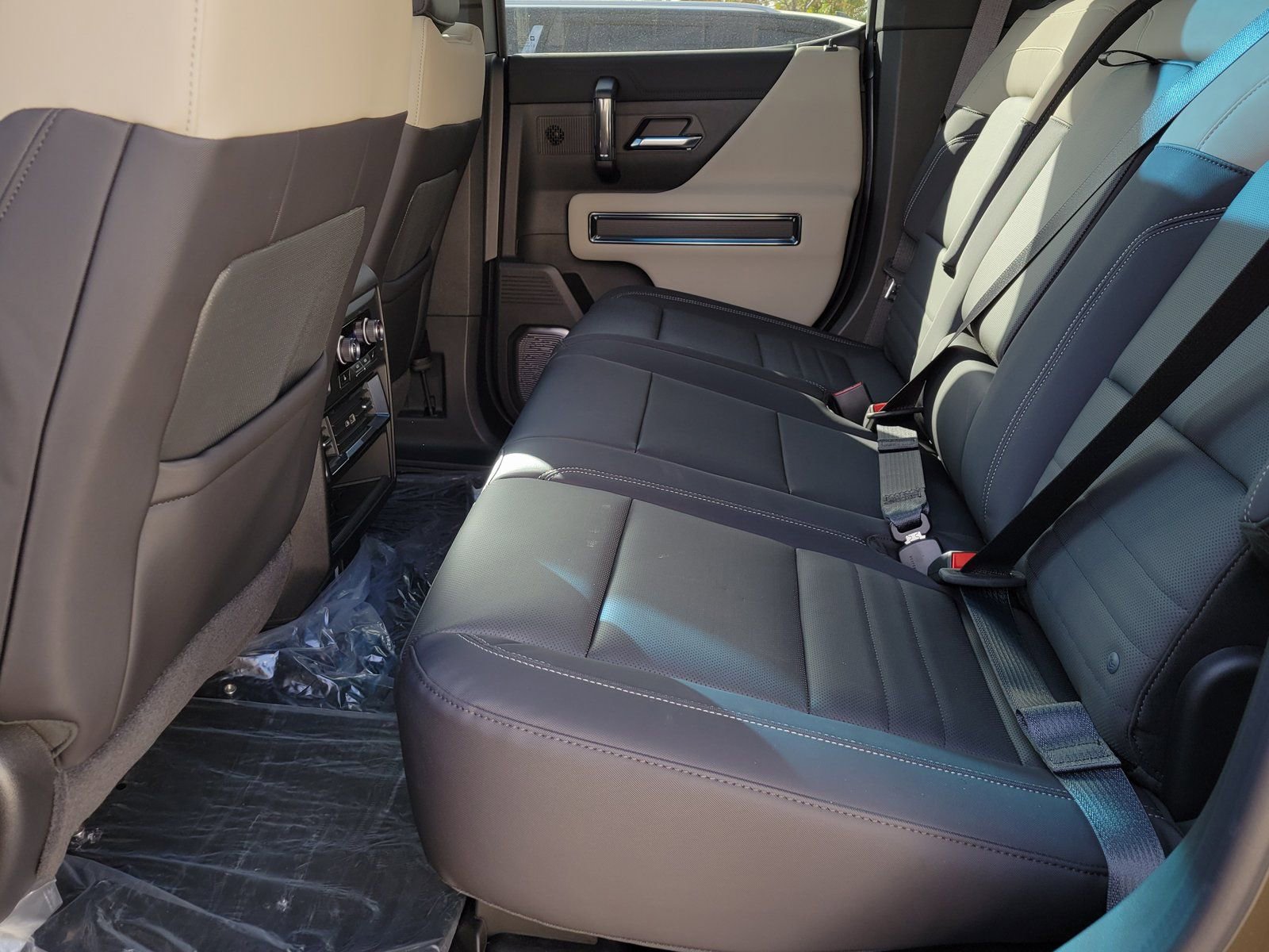 New 2026 GMC Hummer EV SUV w/ LPO, Dark Essentials Package image 10