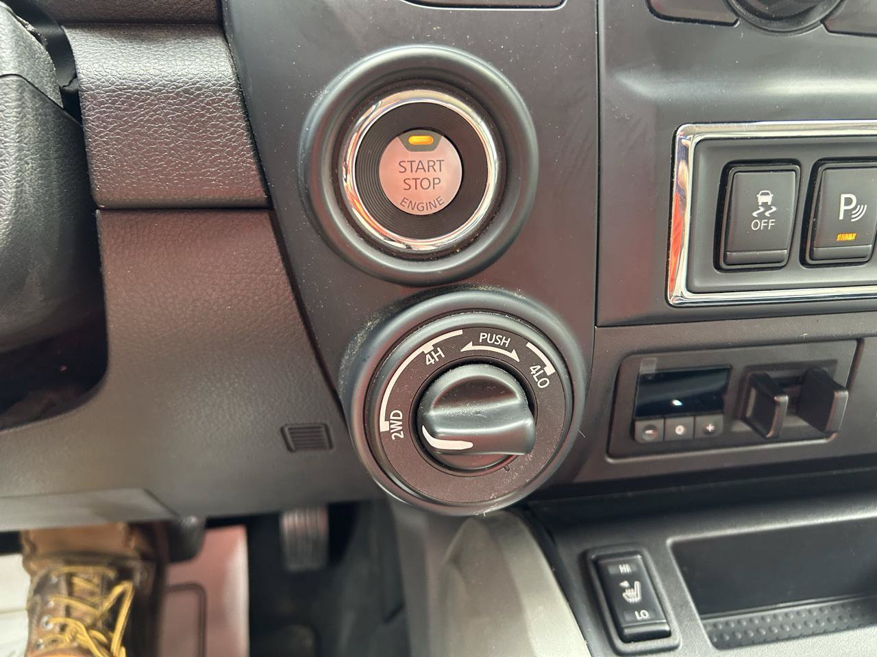 Used 2022 Nissan Titan SV w/ SV Convenience Package AWD/4WD image 24