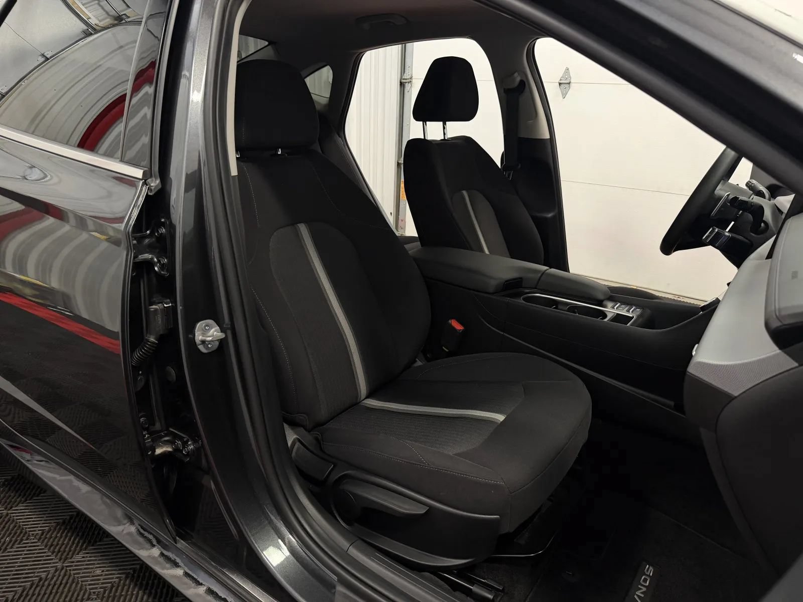 Used 2025 Hyundai Sonata SEL FWD image 43