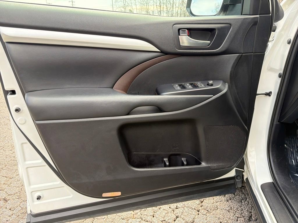 Used 2019 Toyota Highlander XLE image 13