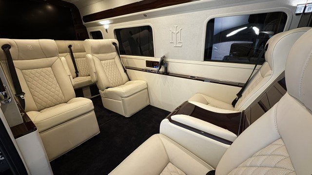 Used 2025 Mercedes-Benz Sprinter 2500 image 10