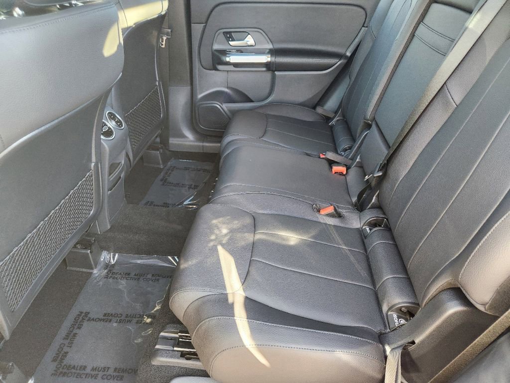 New 2025 Mercedes-Benz GLB 250 4MATIC image 12