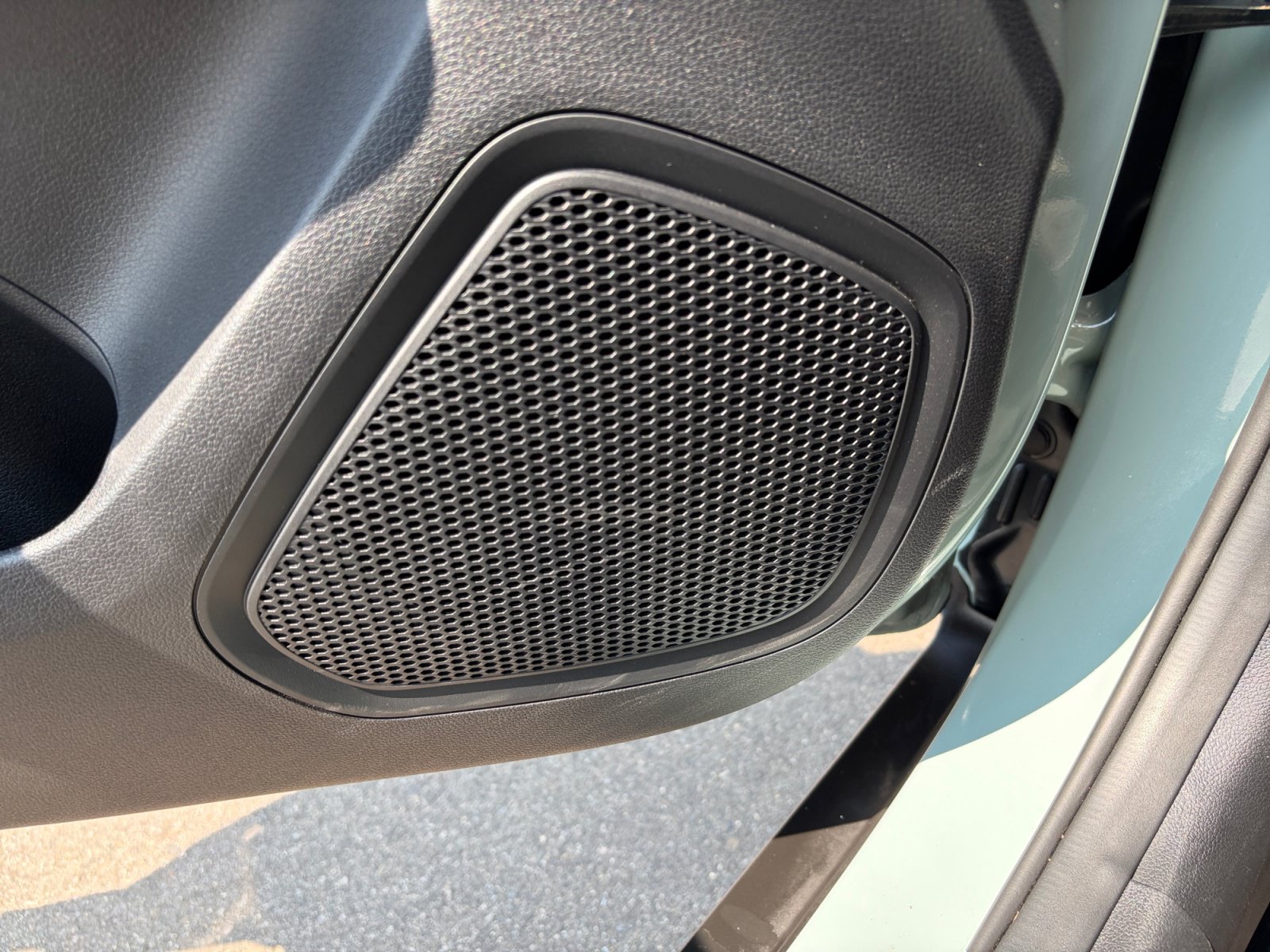Certified 2025 Hyundai Venue SEL FWD image 25