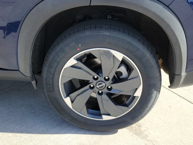 Used 2025 Nissan Rogue SV AWD/4WD image 13