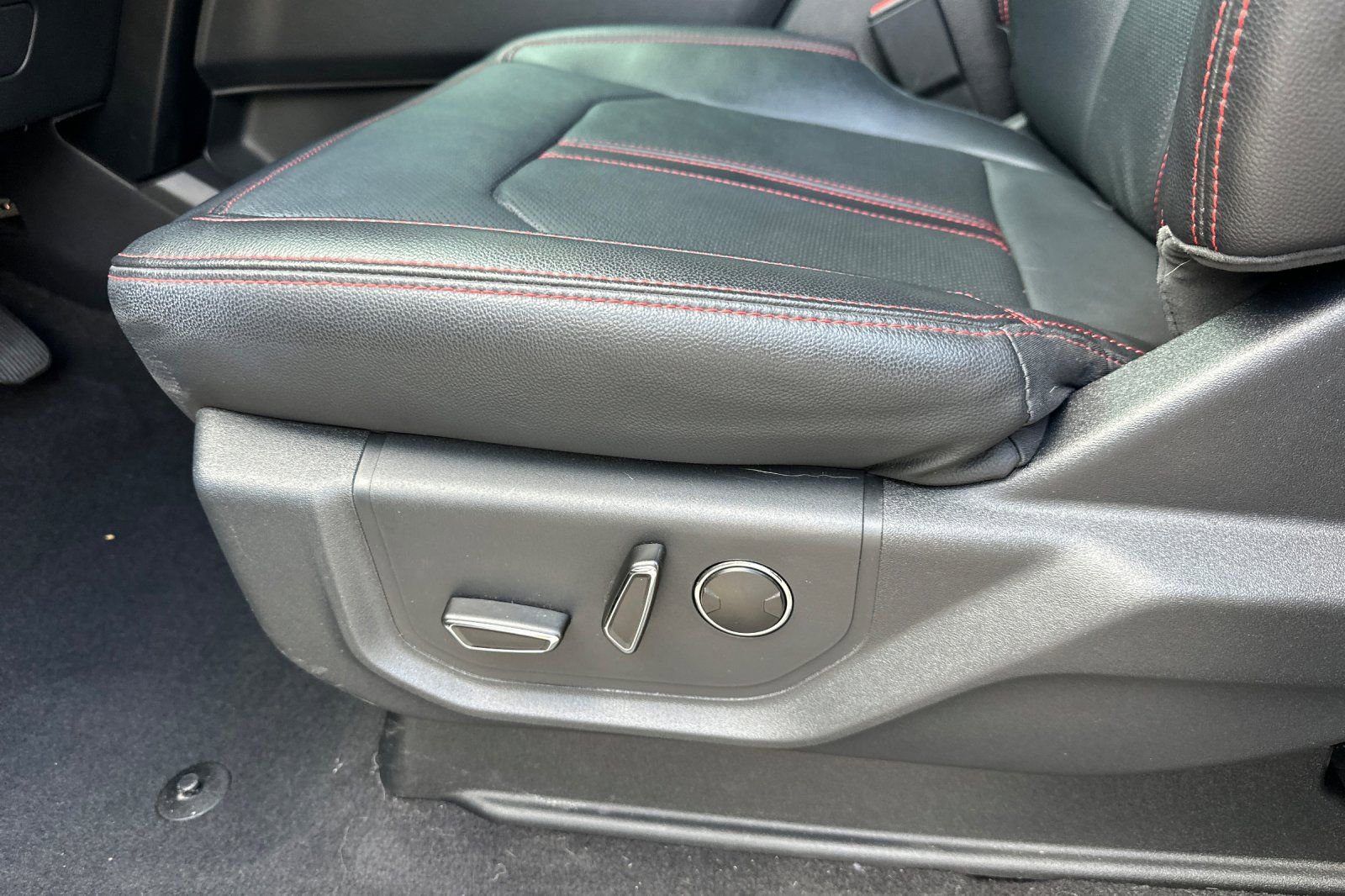 Used 2024 Ford Expedition Limited image 13